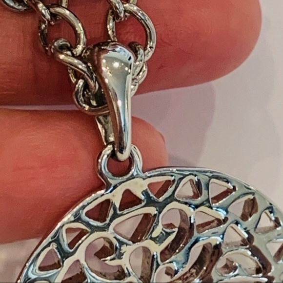 Premier design medallion style pendant leather - Picture 7 of 10